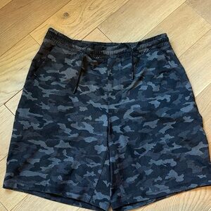 Lululemon Pace Breaker Shorts Men’s Large Black Camo Athletic Gym